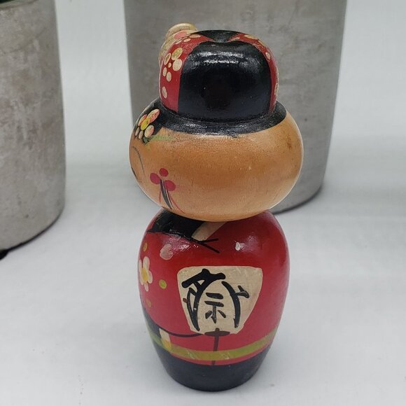 Small Wooden Vintage Floral Kimono Bobble Head Nodder Kokeshi Doll - Picture 5 of 6